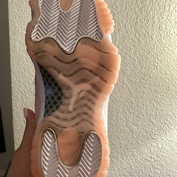 WMNS Air Jordan 11 Retro Low - Picture 4 of 7